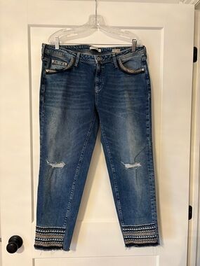 Mavi Blue Distressed Cropped Jeans with Embroidery